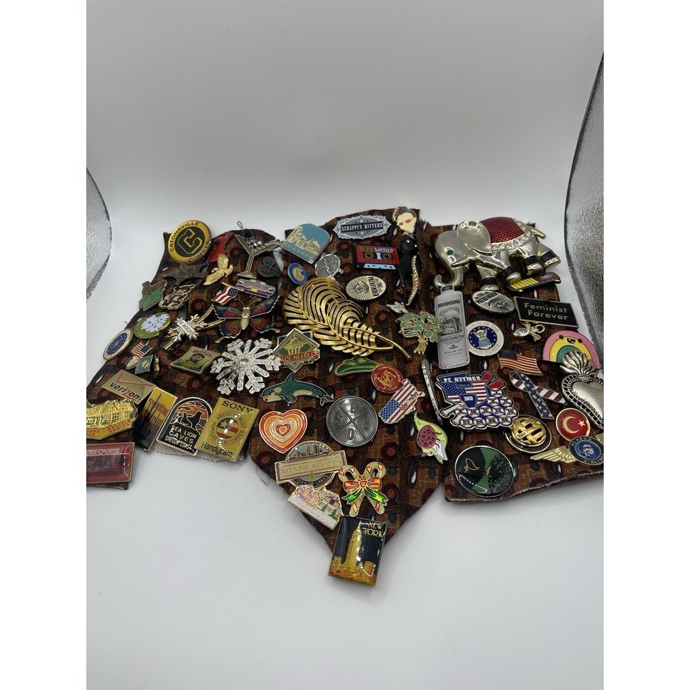 Assorted Vintage Pins In‎ Rhinestones ~ Faux Pearls ~ Gold & Silver Tone